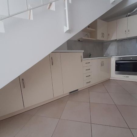 Kela Apartment 3 Sarandë Eksteriør billede